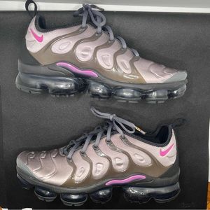 Nike Air VaporMax Plus ‘Active Fuchsia’ Size 8.5